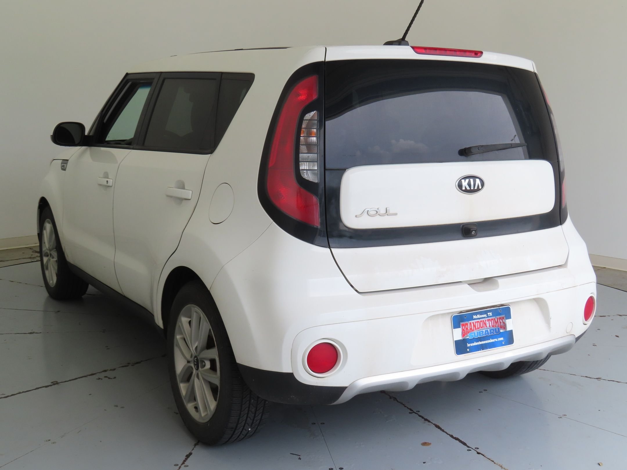 Used 2018 White Kia Plus image 6