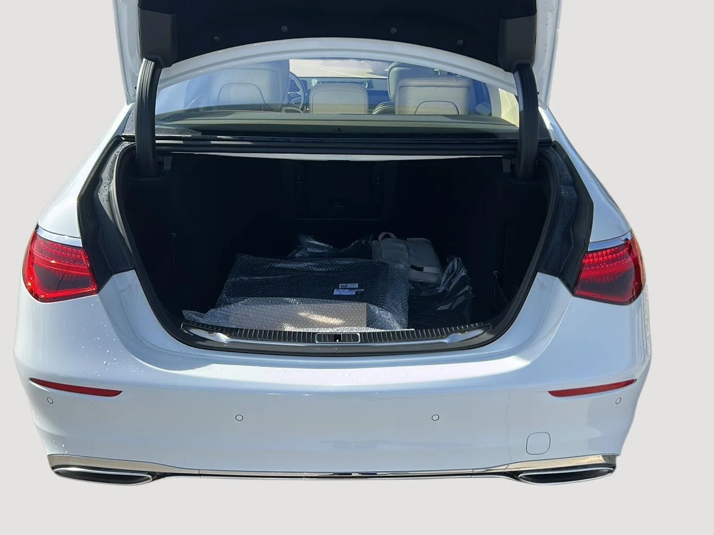 New 2026 MANUFAKTUR Moonlight White Metallic Mercedes-Benz S 580 image 28