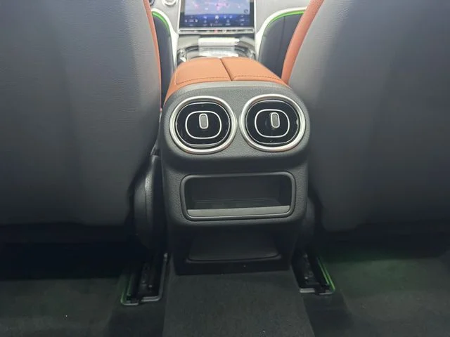 New 2027 White Mercedes-Benz GLC 300 image 39