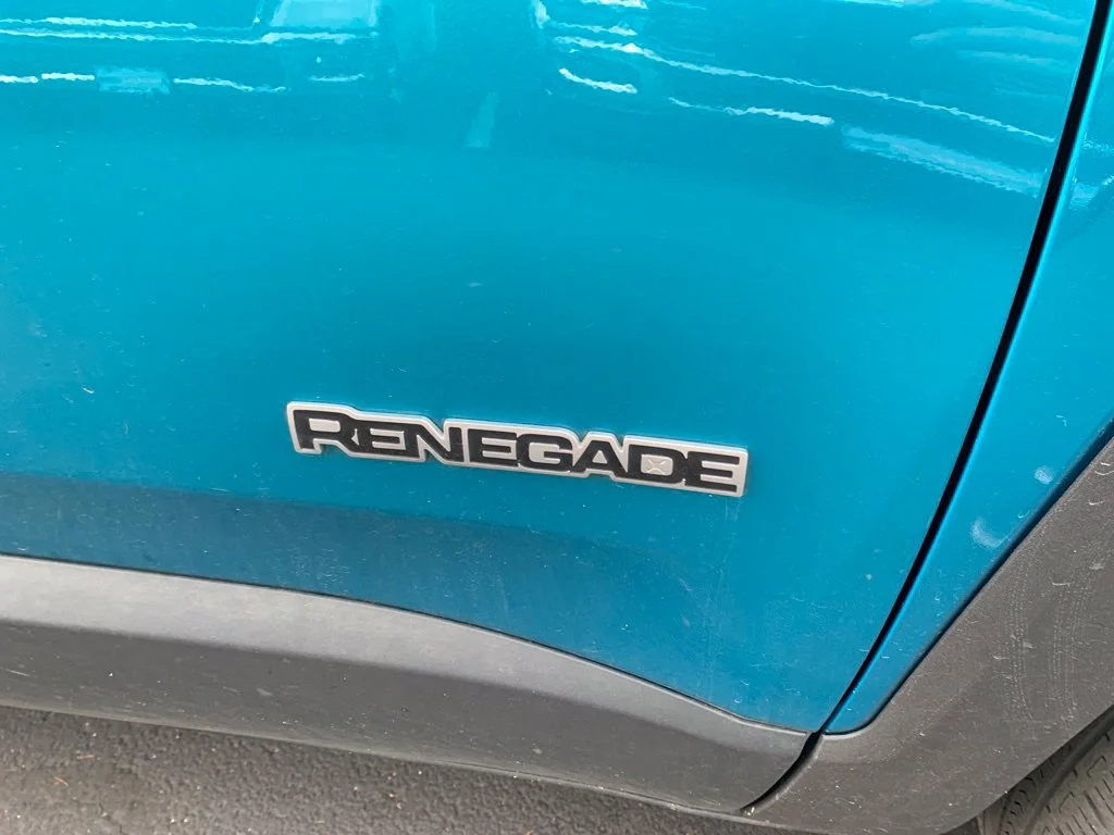 Used 2022 Bikini Metallic Clearcoat Jeep Latitude image 7