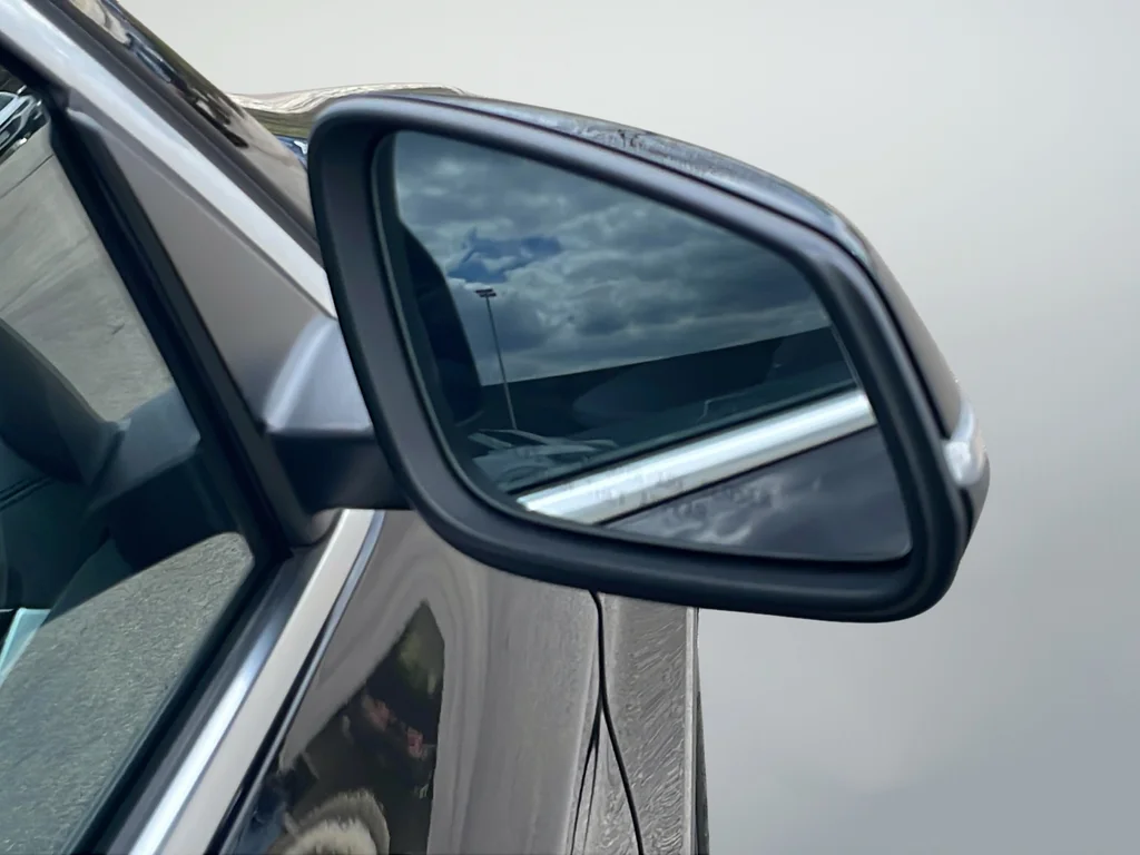 Used 2022 Black BMW xDrive28i image 44