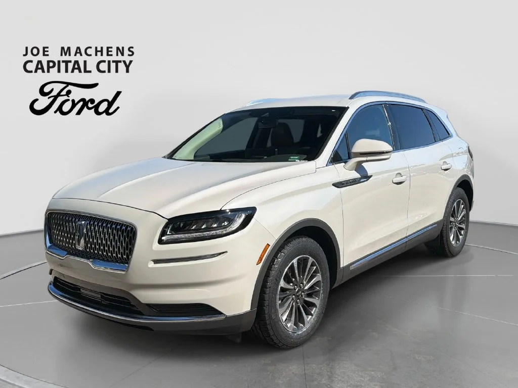 Used 2023 White Lincoln Standard image 9