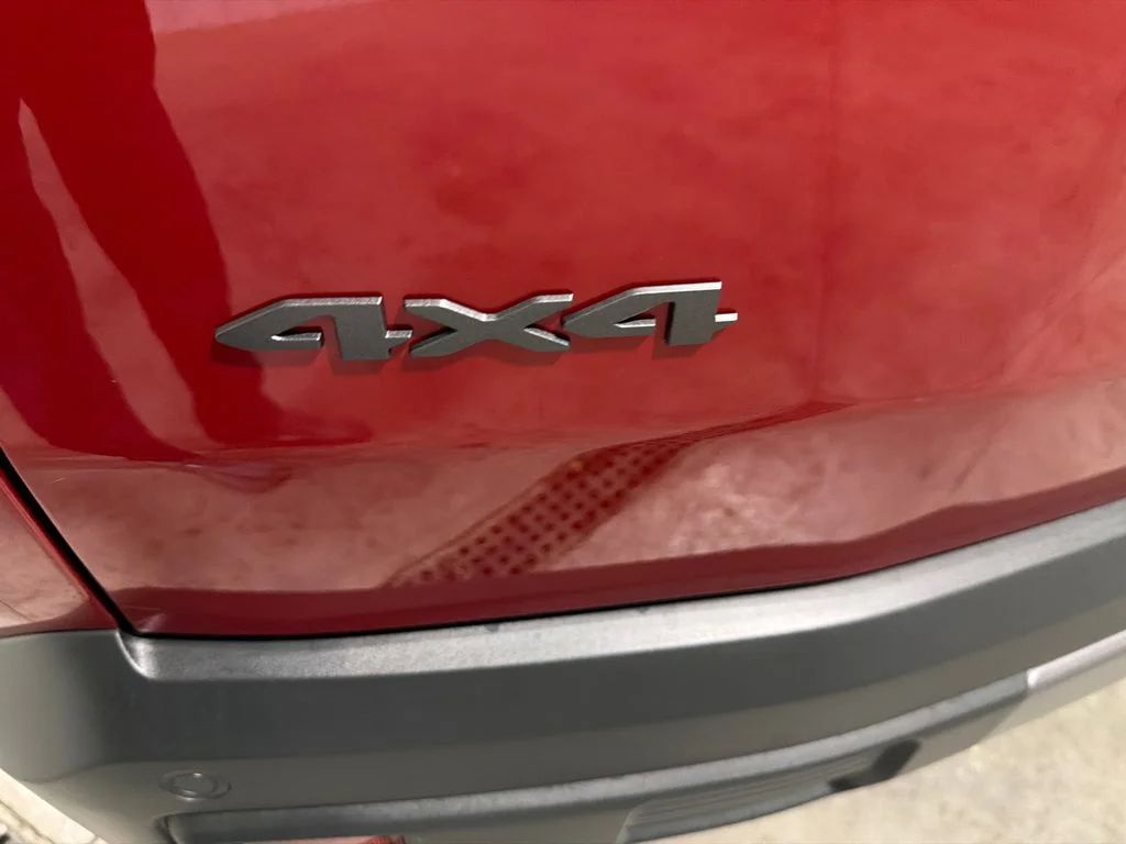 New 2026 Red Hot Pearl-Coat Exterior Paint Jeep Laredo image 9