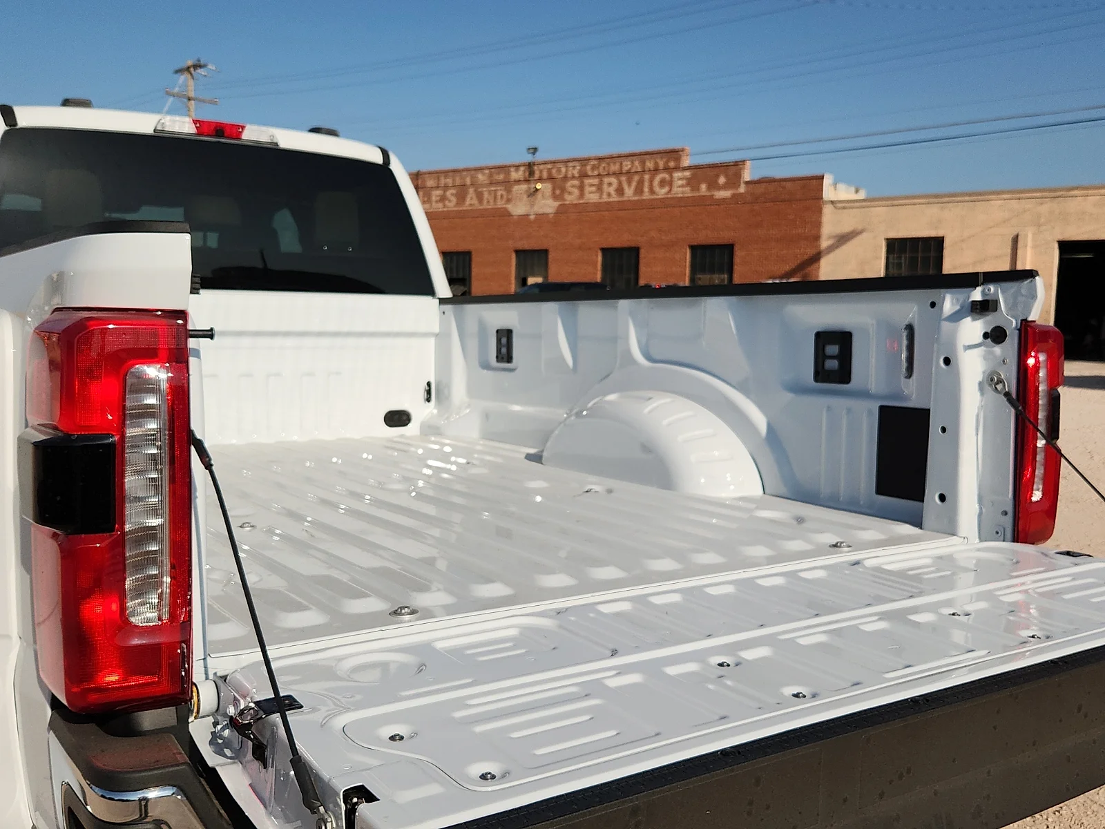 New 2026 Oxford White Ford Lariat image 12
