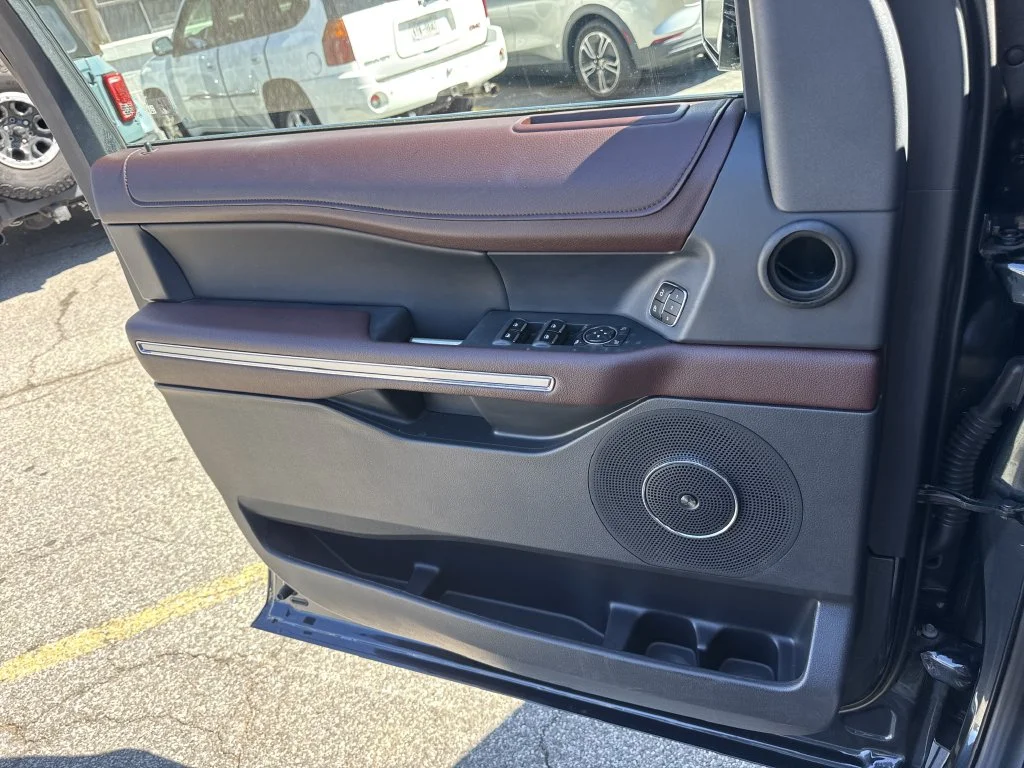 Used 2023 Blue Ford Limited image 25