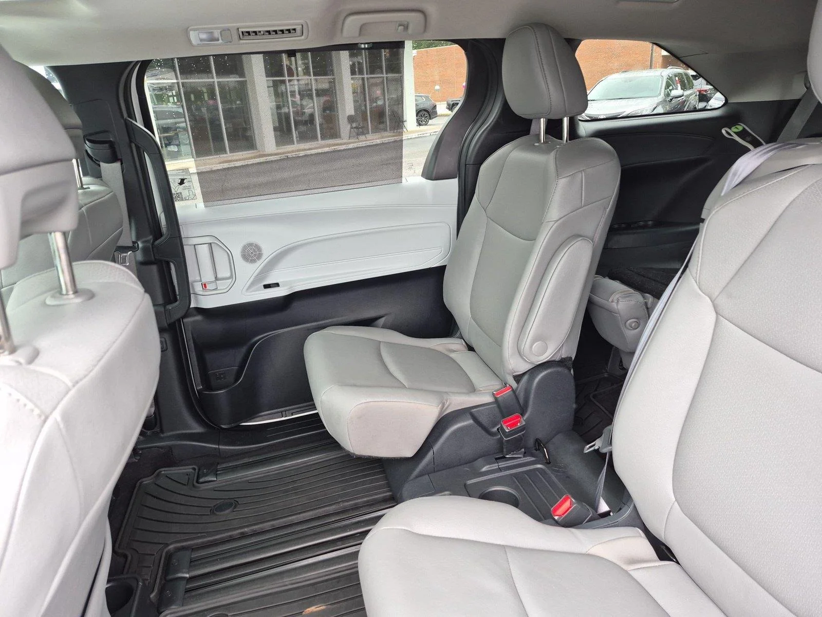 Used 2025 Wind Chill Pearl Toyota XLE image 32