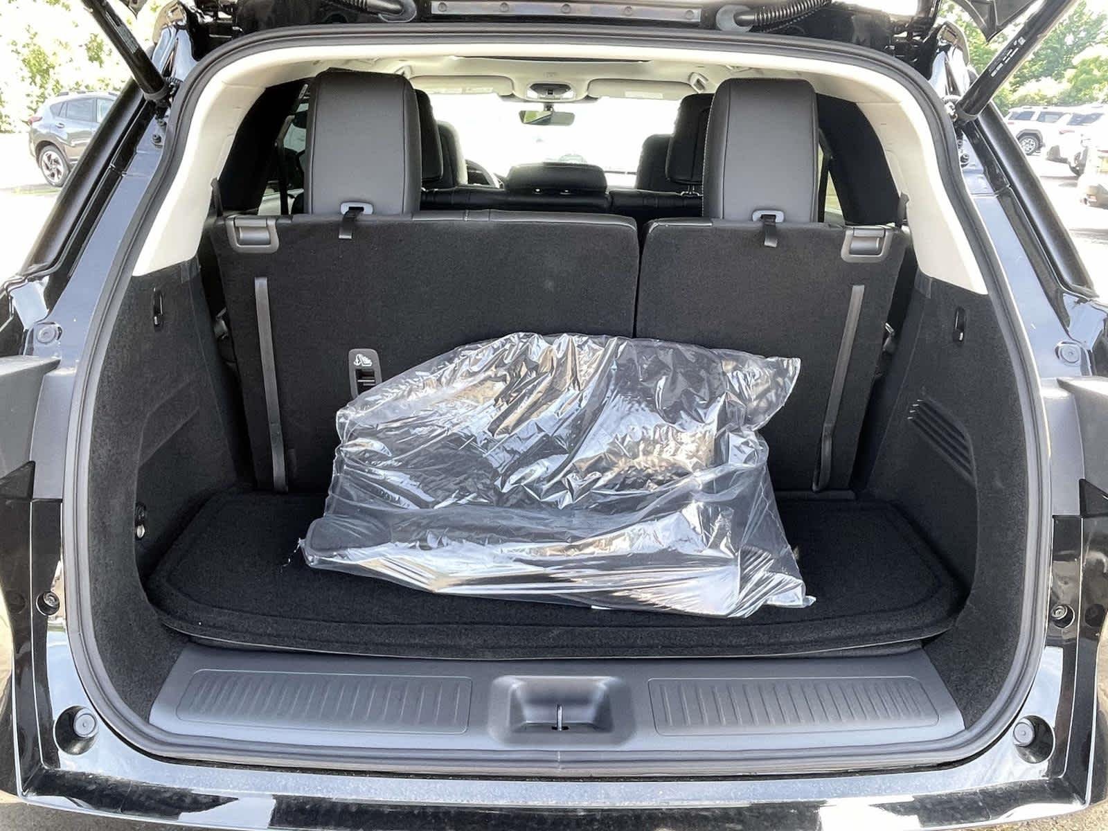 New 2026 Mineral Black INFINITI LUXE image 19