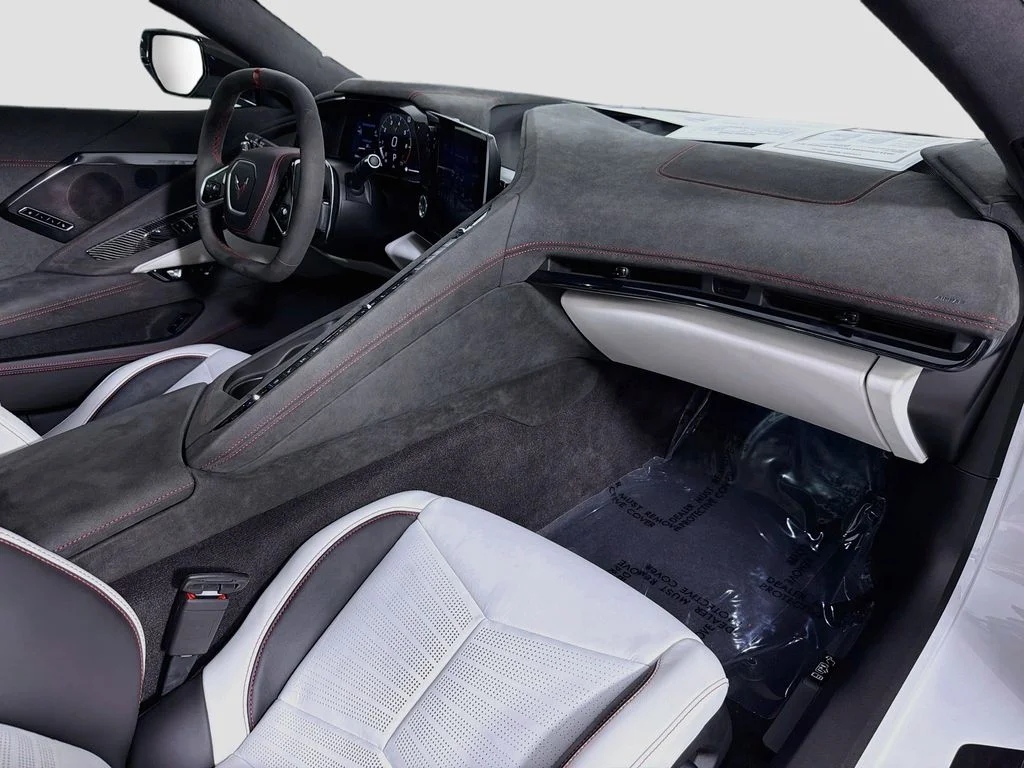 Used 2023 White Chevrolet Stingray image 26