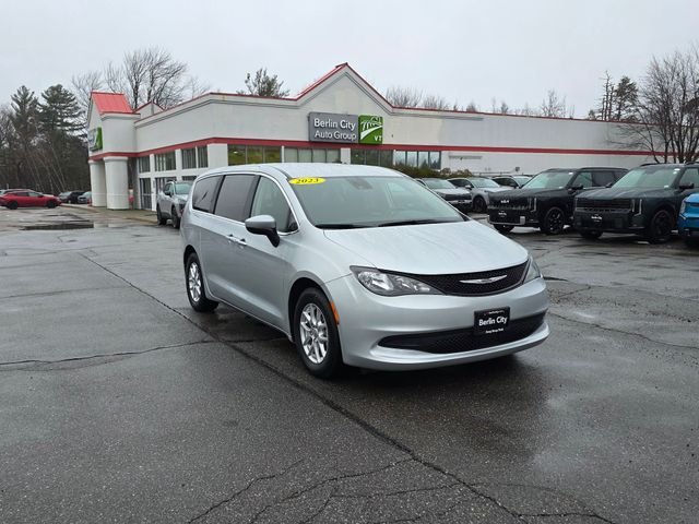 Used 2023 Silver Mist Clearcoat Chrysler LX image 31