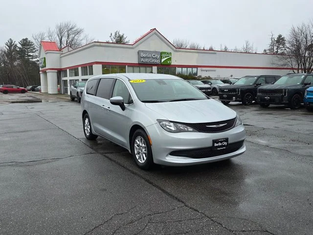 Used 2023 Silver Mist Clearcoat Chrysler LX image 31