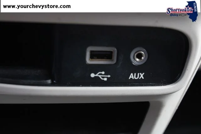 Used 2019 Black Chrysler Touring L image 30