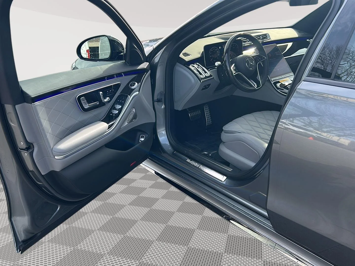 New 2026 Selenite Grey Metallic Mercedes-Benz S 580 image 11