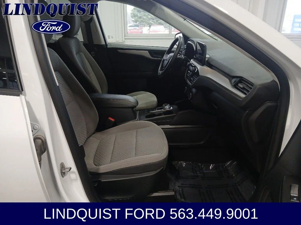 Used 2022 Oxford White Ford SE image 18