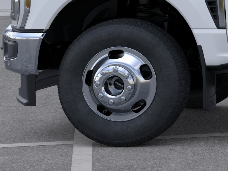 New 2026 Star White Metallic Tri-Coat Ford F-350® Lariat® image 19