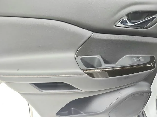 Used 2023 White GMC AT4 image 43