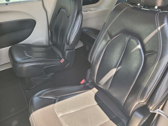 Used 2022 White Chrysler Touring L image 15