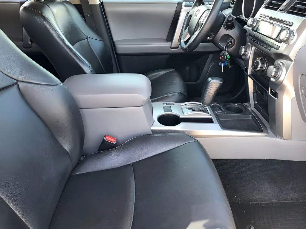 Used 2013 Classic Silver Metallic Toyota SR5 image 10