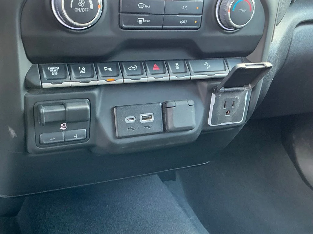 Used 2025 White Chevrolet Custom image 41
