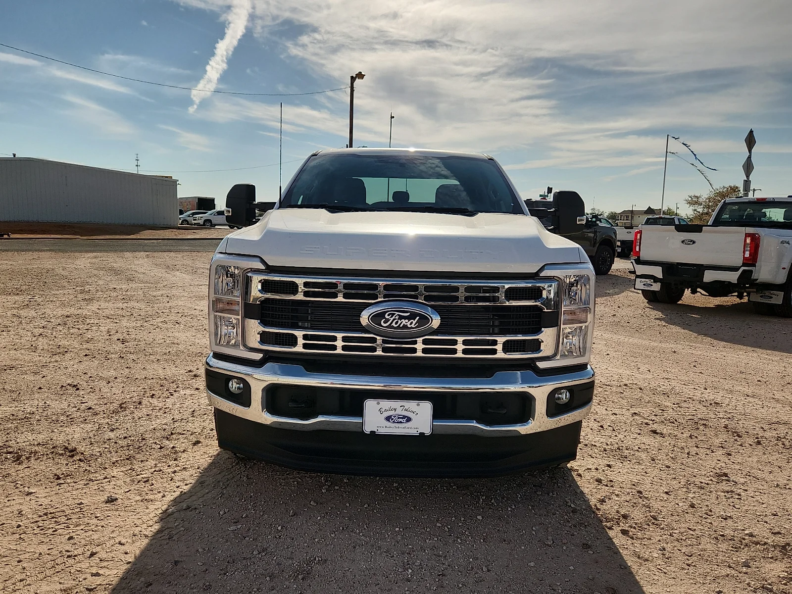 New 2027 Oxford White Ford XLT image 2