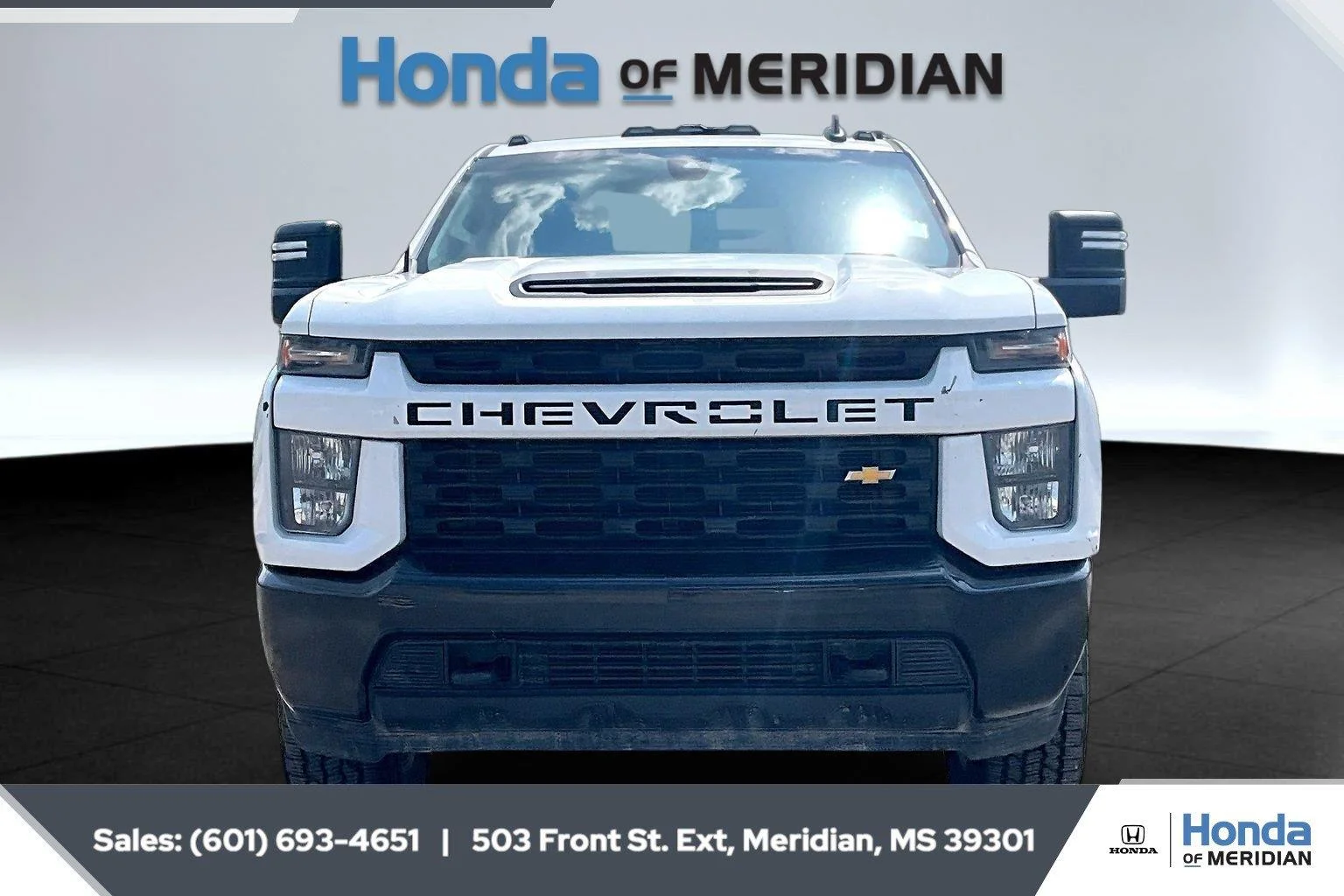 Used 2023 Summit White Chevrolet Custom image 3