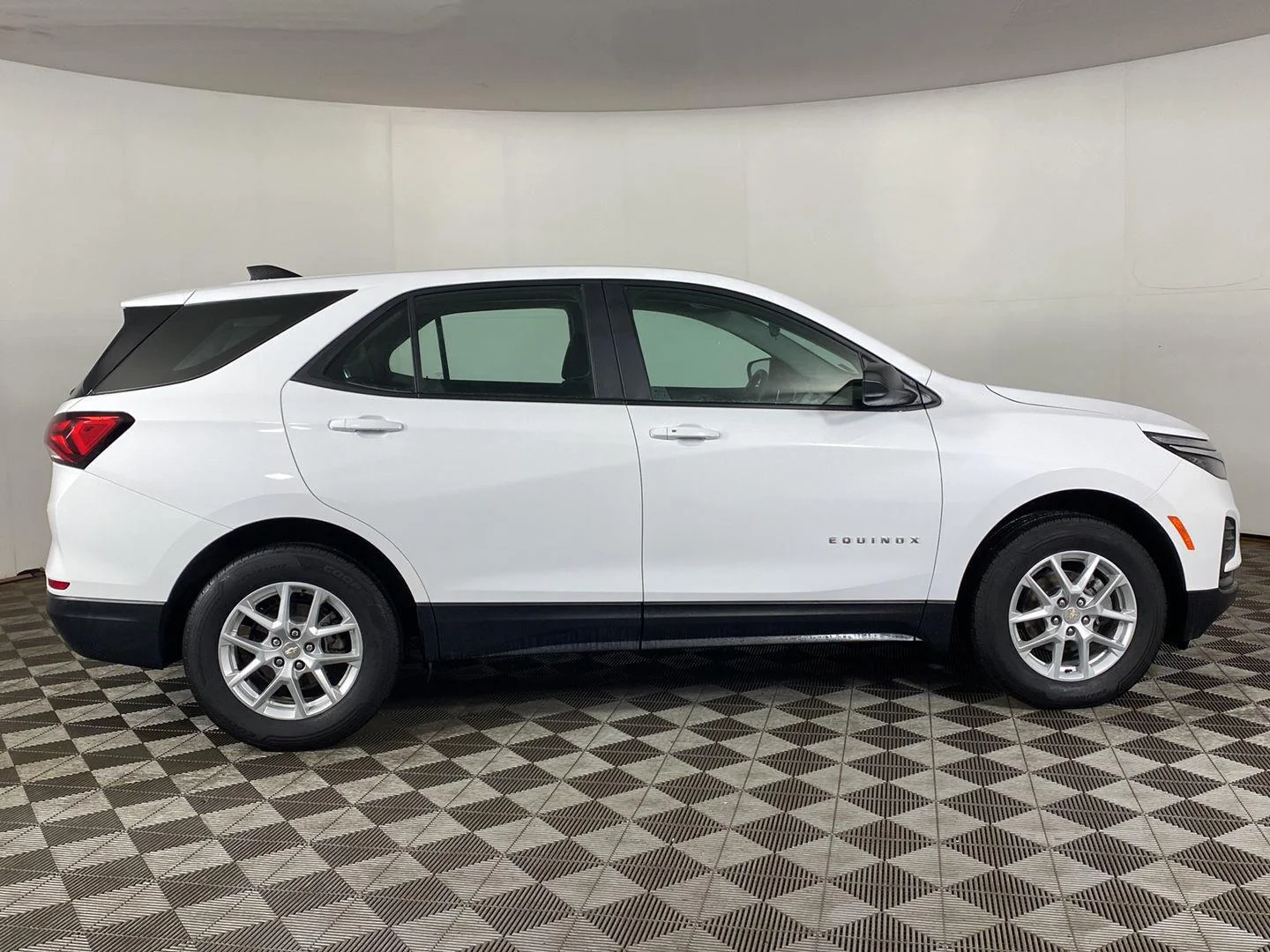 Used 2024 Summit White Chevrolet LS image 6