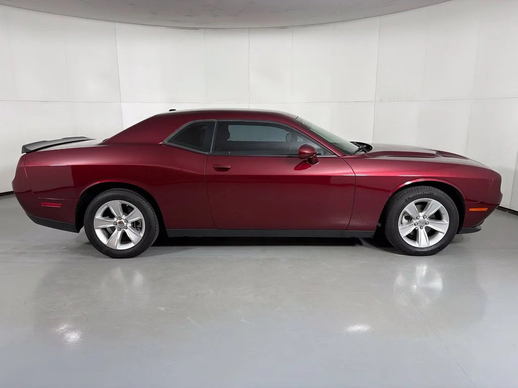 Used 2023 Red Dodge SXT image 9