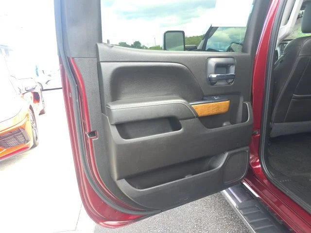 Used 2016 Red Chevrolet LTZ image 25