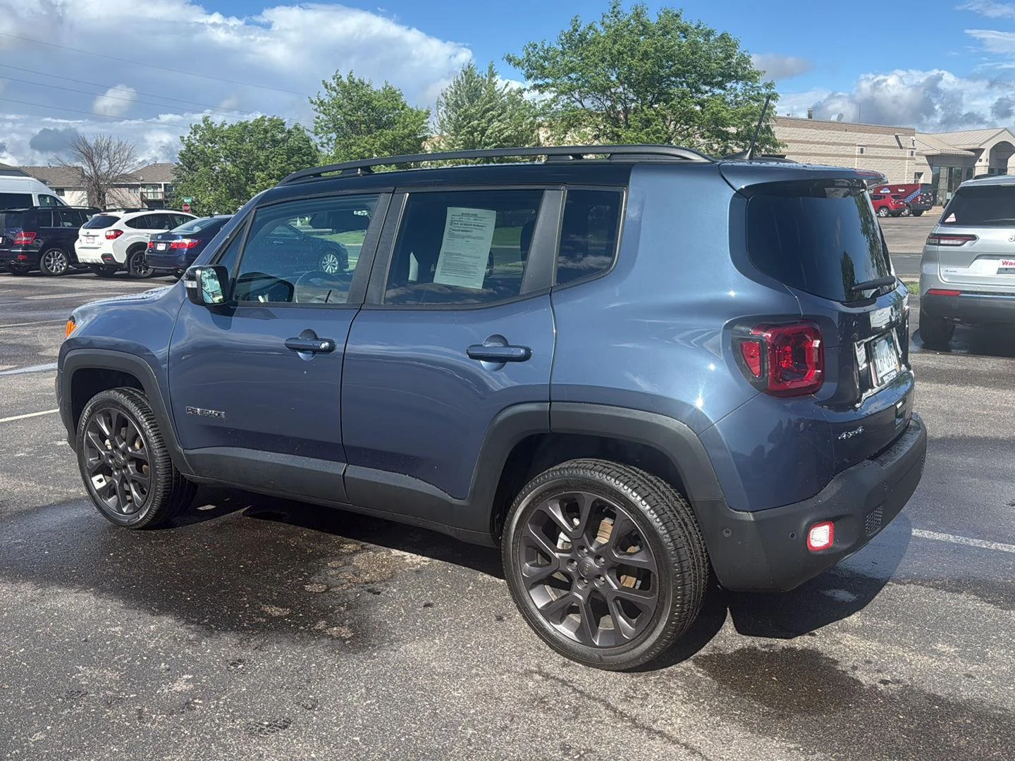 Used 2023 Slate Blue Pearlcoat Jeep Limited image 3