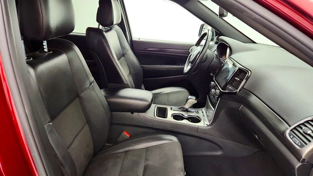 Used 2019 Velvet Red Pearlcoat Jeep Altitude 4x4 image 24