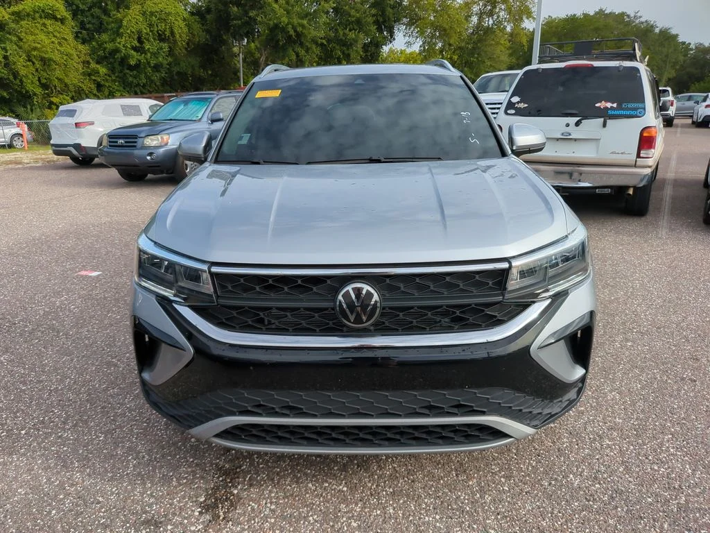 Certified Used 2023 Silver Volkswagen 1.5T SE image 2