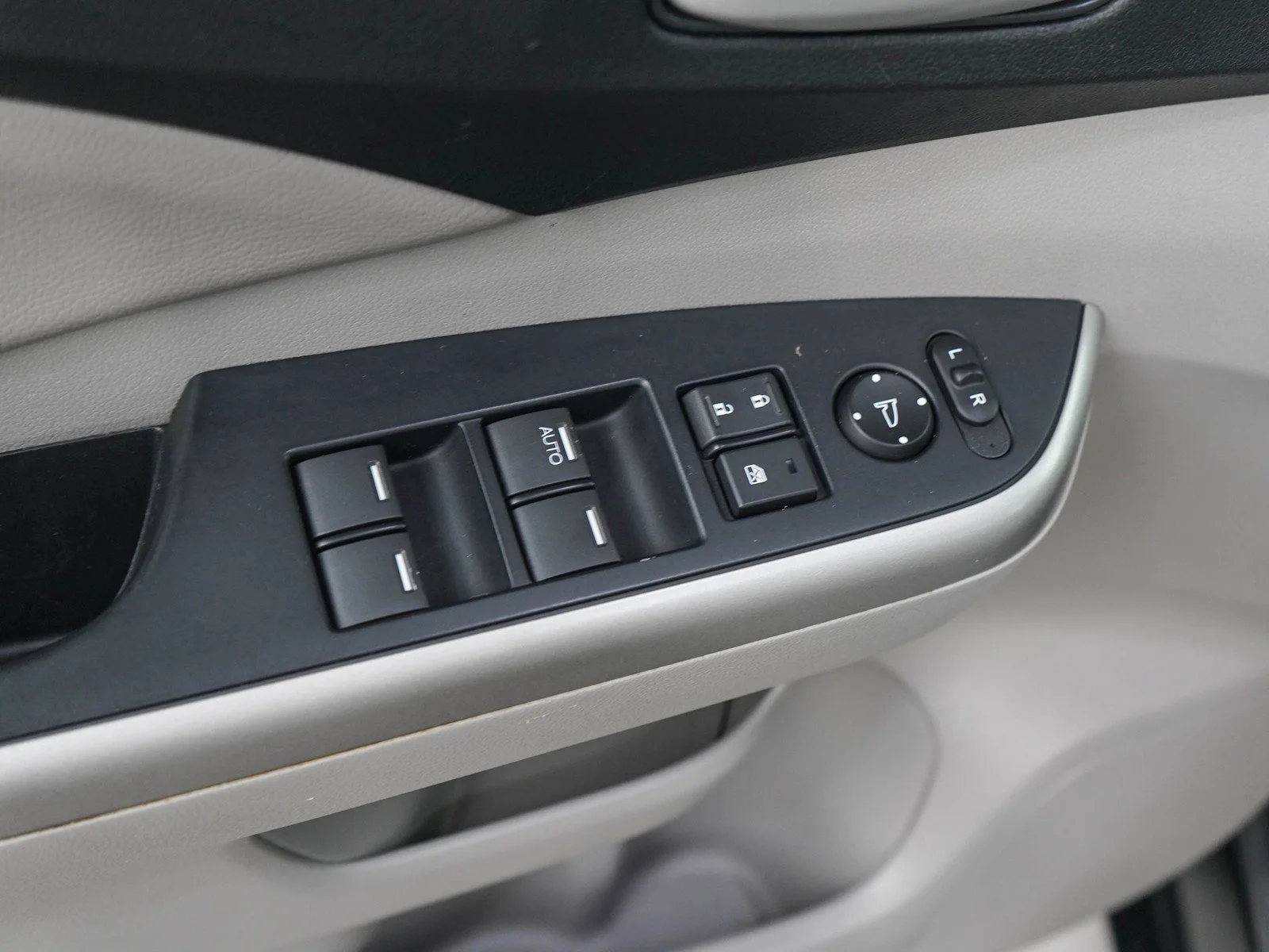 Used 2013  Honda EX-L image 18