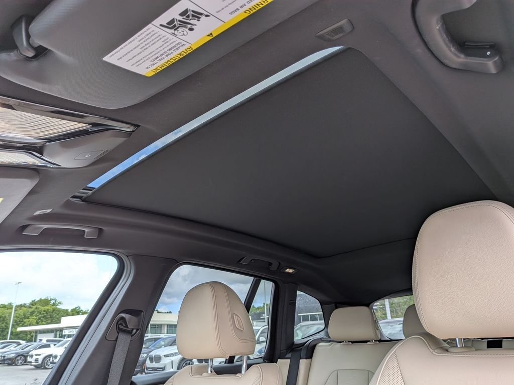 Used 2023 White BMW sDrive30i image 14