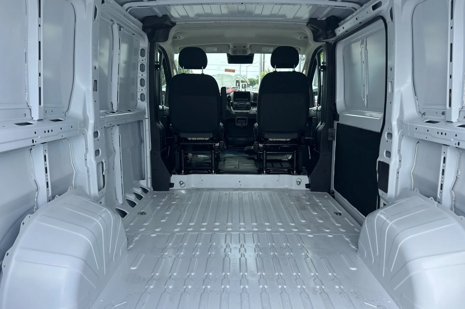 New 2026 Bright White Clear-Coat Exterior Paint RAM Tradesman image 15