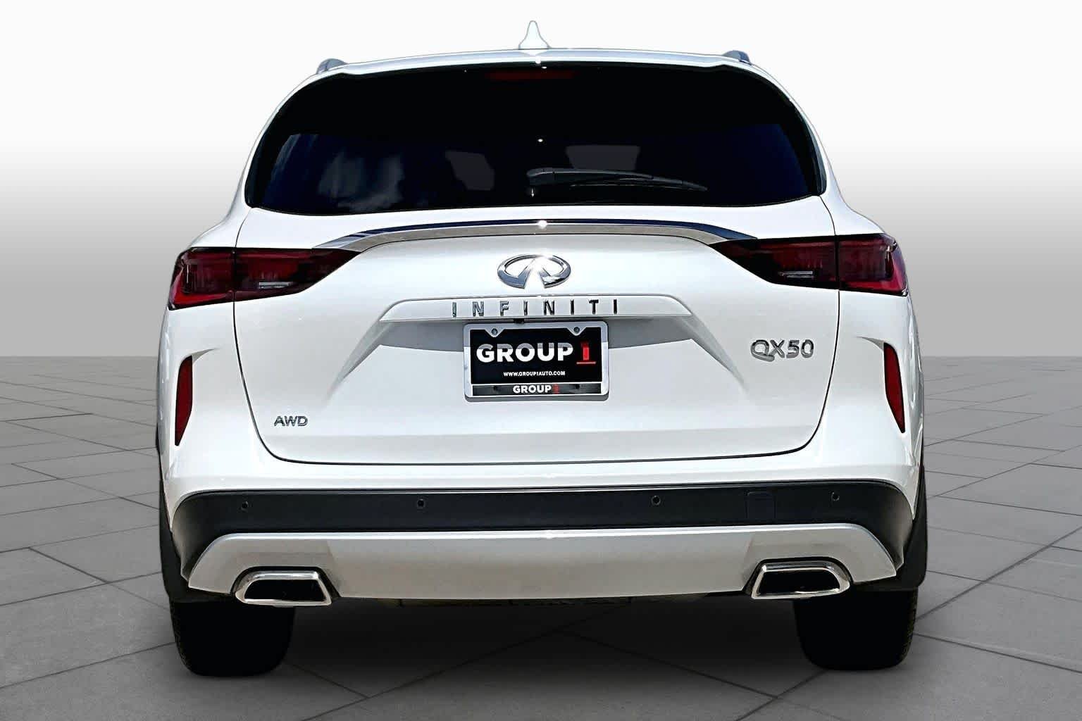 Used 2025 Radiant White INFINITI LUXE image 5