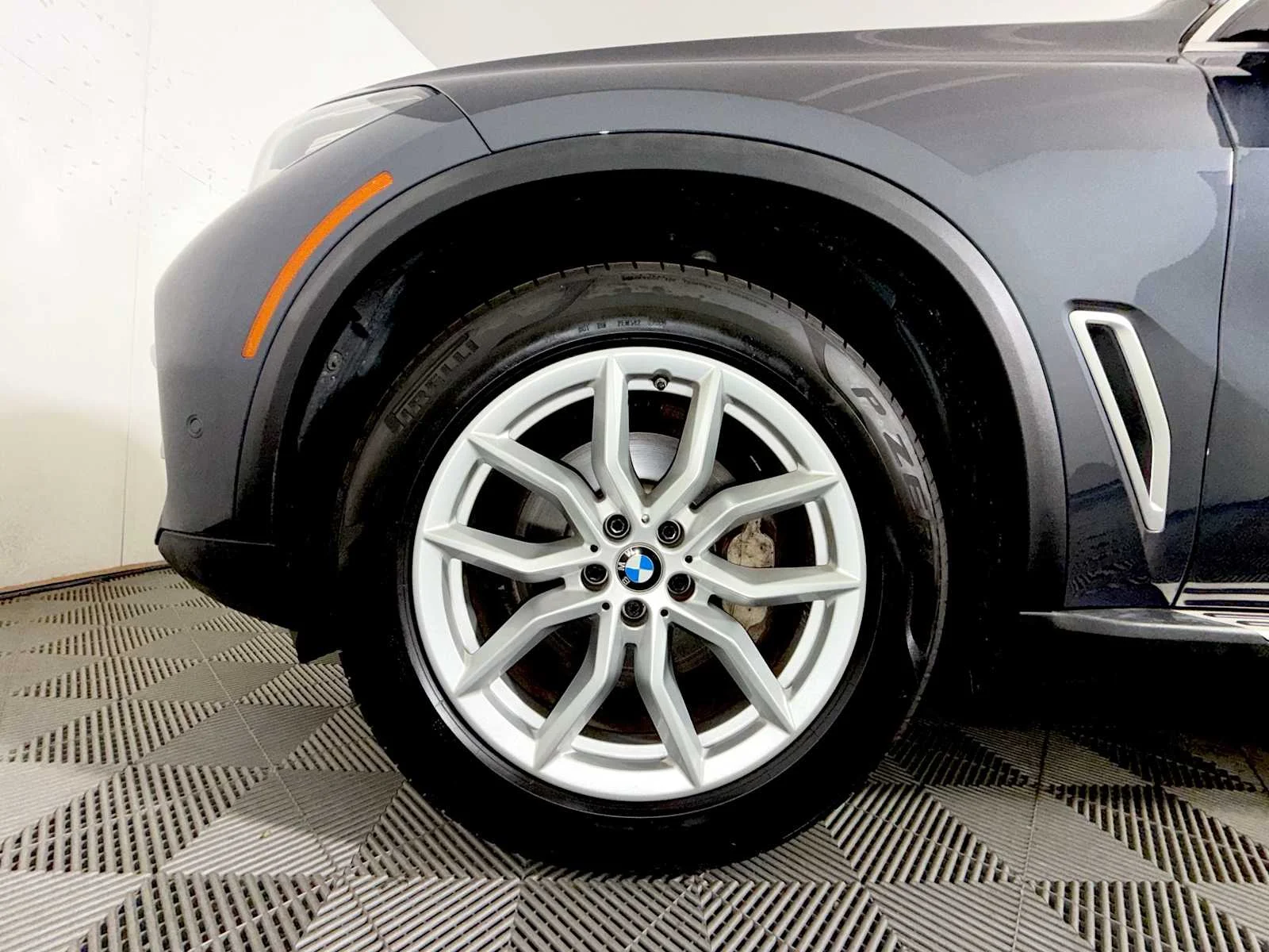 Used 2019 Arctic Grey Metallic BMW xDrive40i image 8