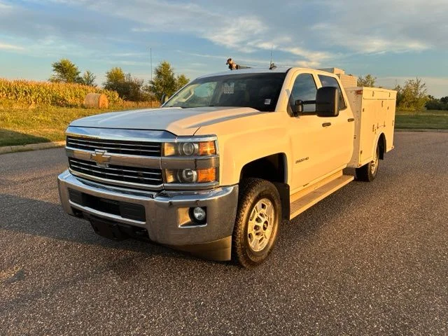 Used 2015 White Chevrolet LT Service Crane Truck image 4