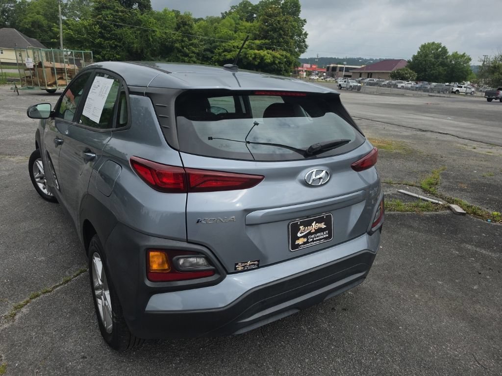 Used 2021 Silver Hyundai SE image 12