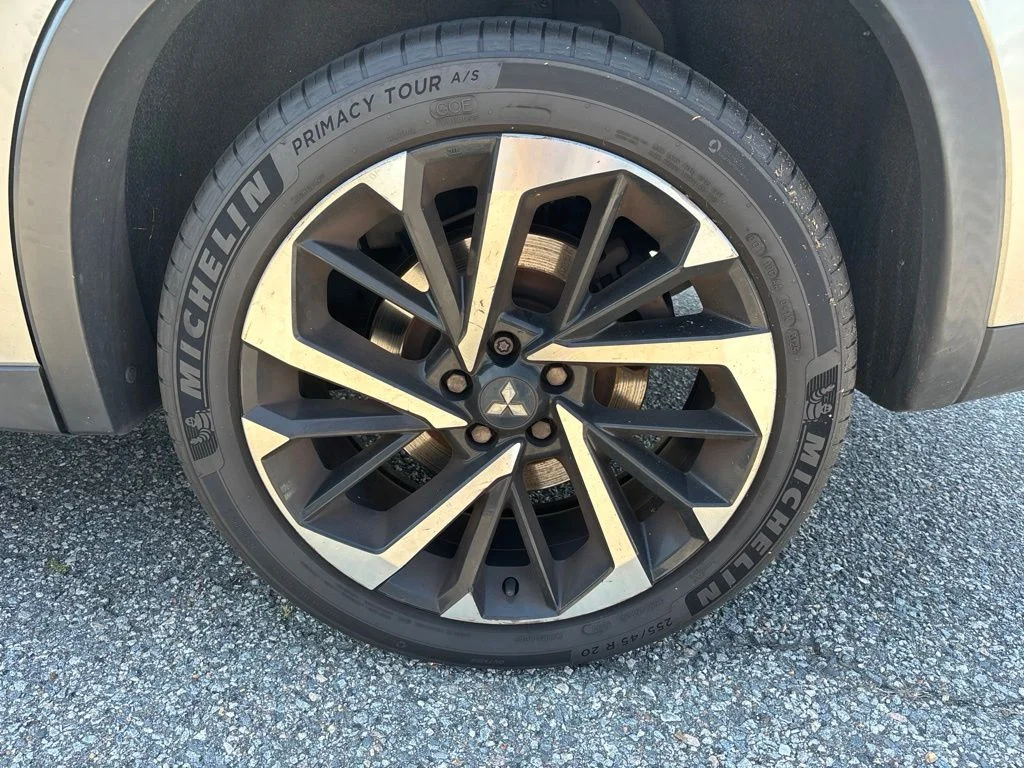 Used 2022 Silver Mitsubishi  image 15