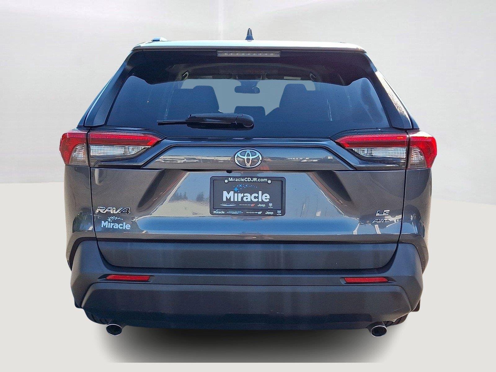 Used 2020 Magnetic Gray Metallic Toyota LE image 5