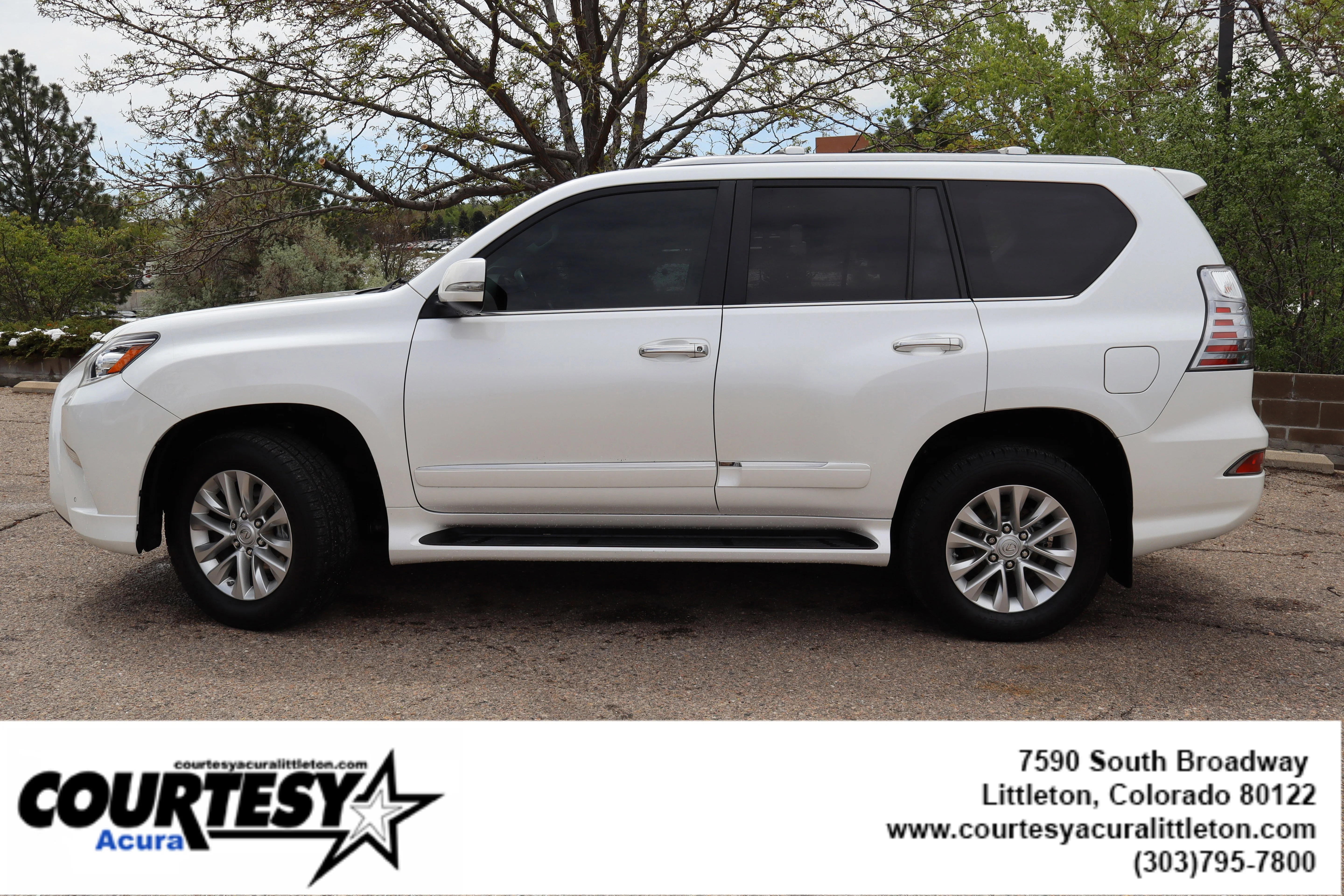 Used 2016  Lexus  image 3