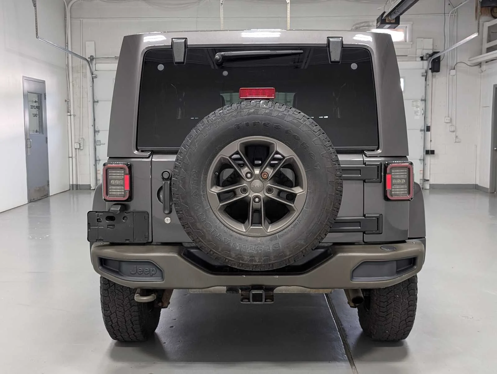 Used 2016 Granite Crystal Metallic Clearcoat Jeep 75th Anniversary image 9