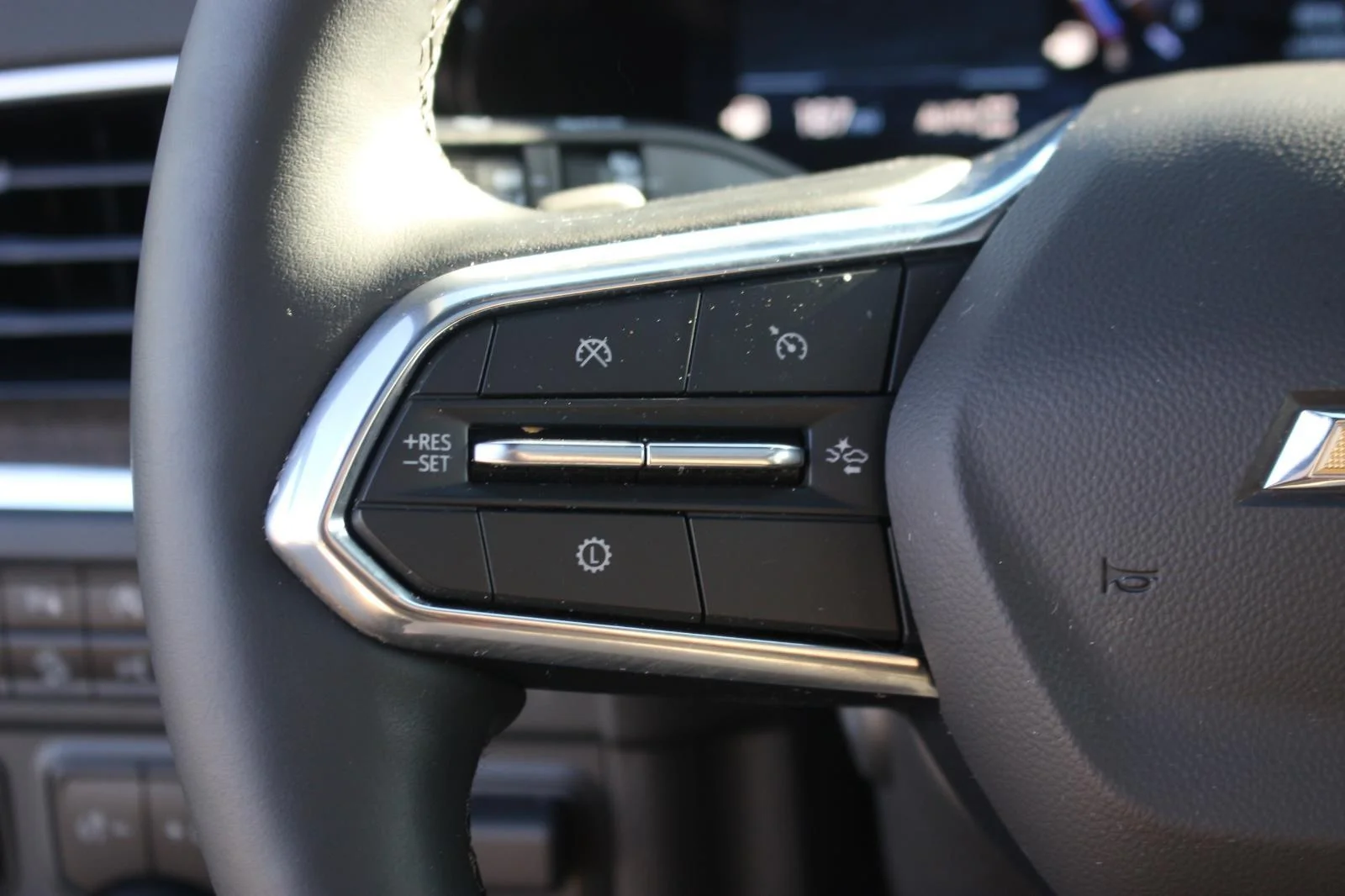 Used 2025 Dark Ash Metallic Chevrolet High Country image 23