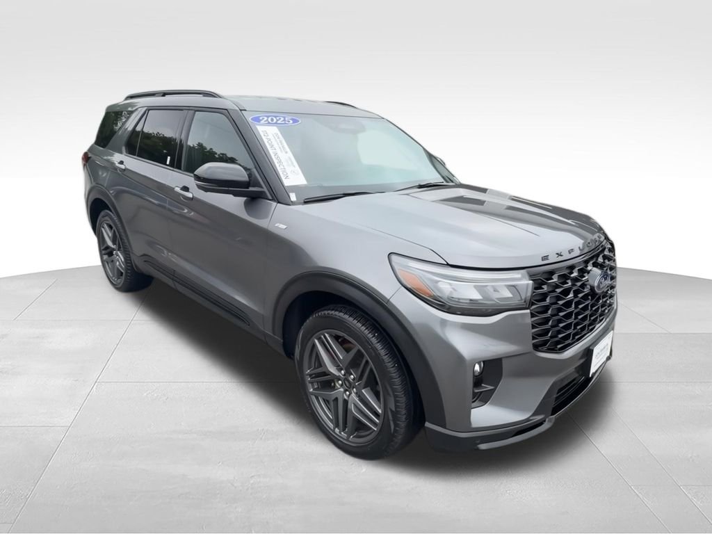 Certified Used 2025 Gray Ford ST-Line image 3