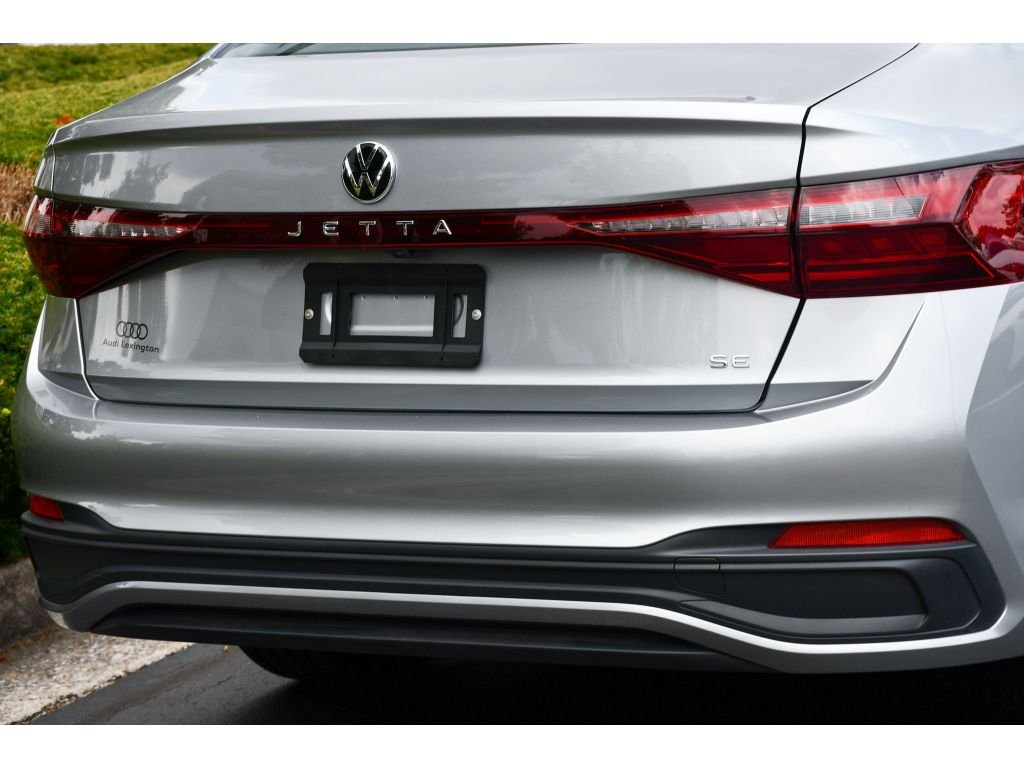Used 2025 Pyrite Silver Metallic Volkswagen SE image 27