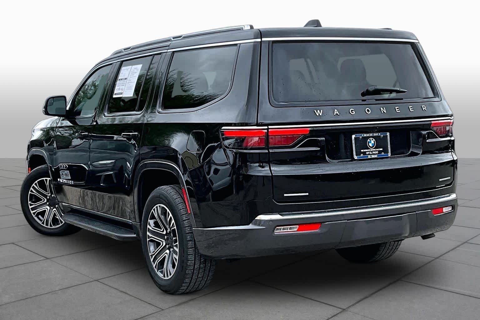 Used 2022 Diamond Black Crystal Pearlcoat Jeep Series III image 11