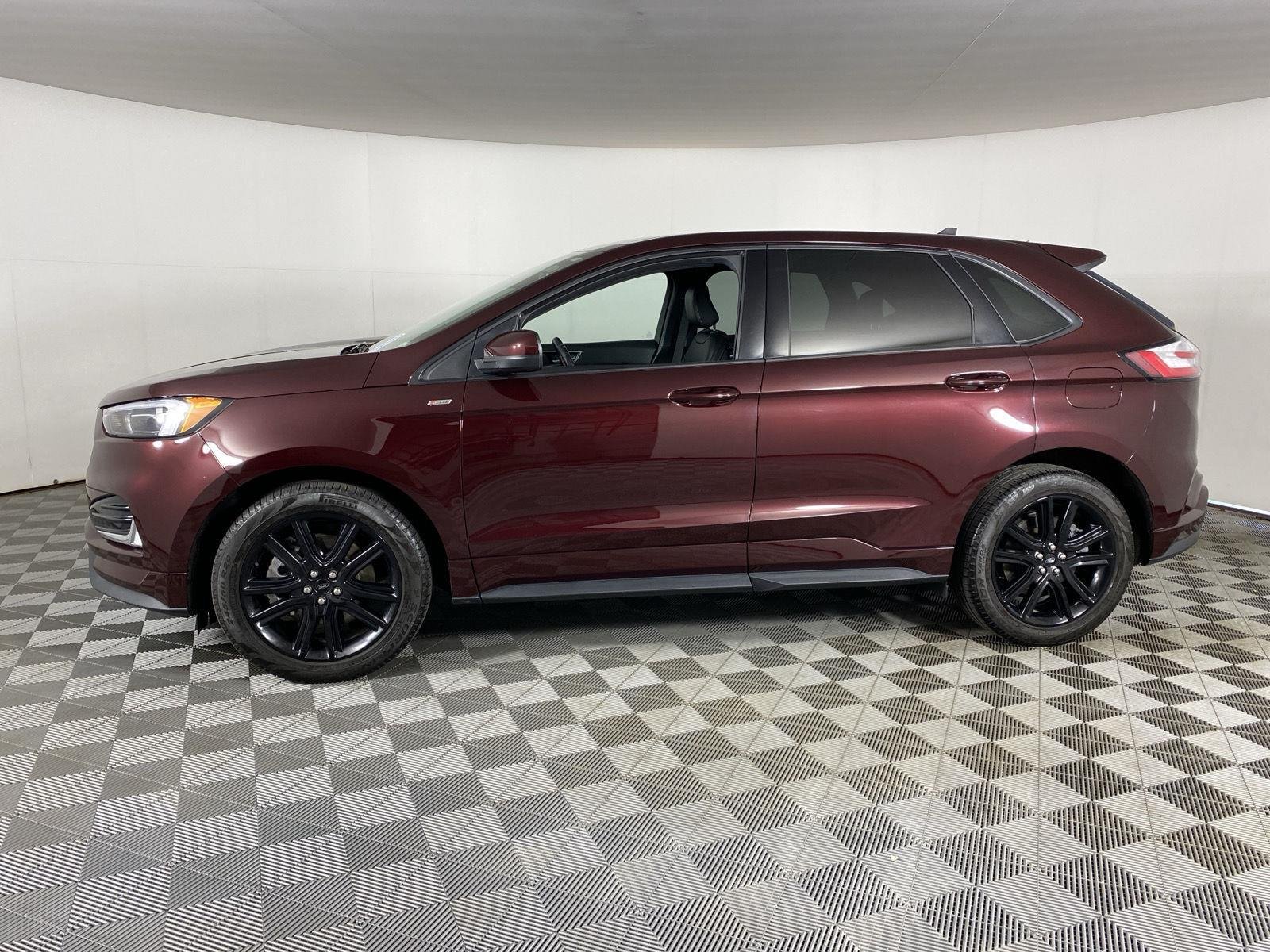 Used 2023 Burgundy Velvet Metallic Tinted Clearcoat Ford ST-Line image 4
