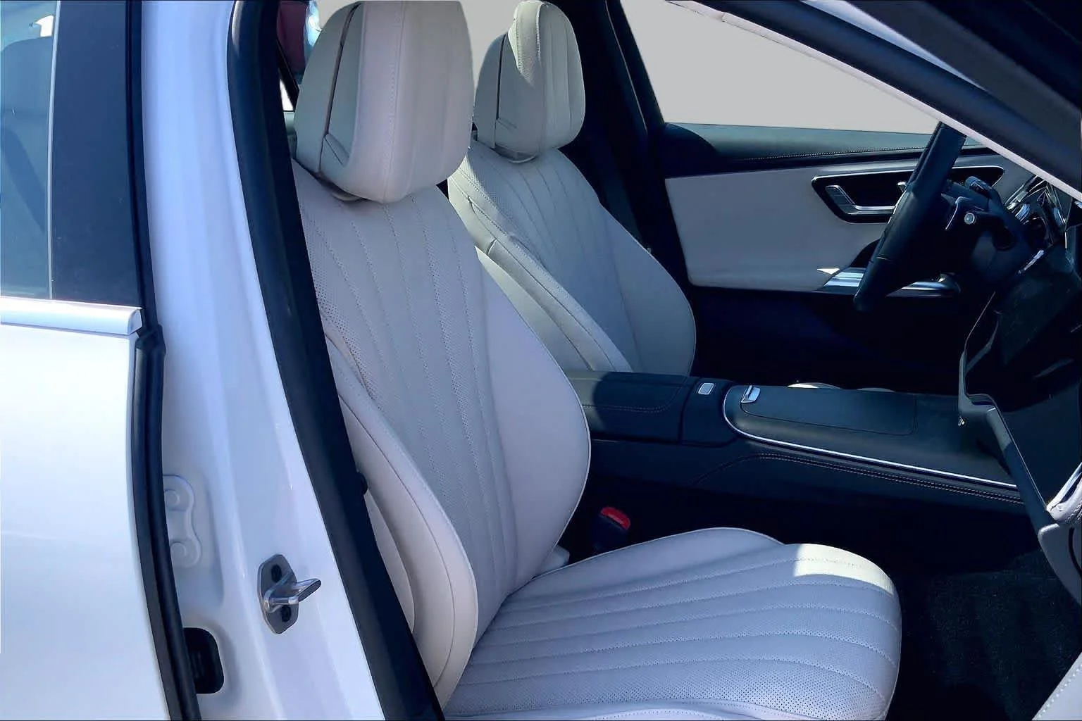 Certified Used 2025 MANUFAKTUR Moonlight White Metallic Mercedes-Benz E 450 image 7