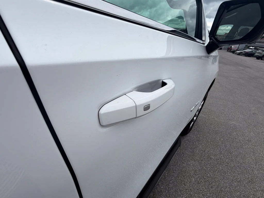 Used 2025 Summit White Chevrolet LT image 15