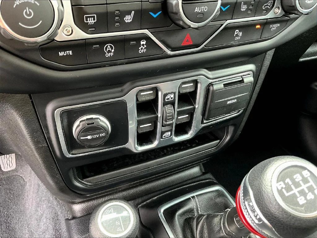 Used 2019 Gray Jeep Unlimited Sahara image 19