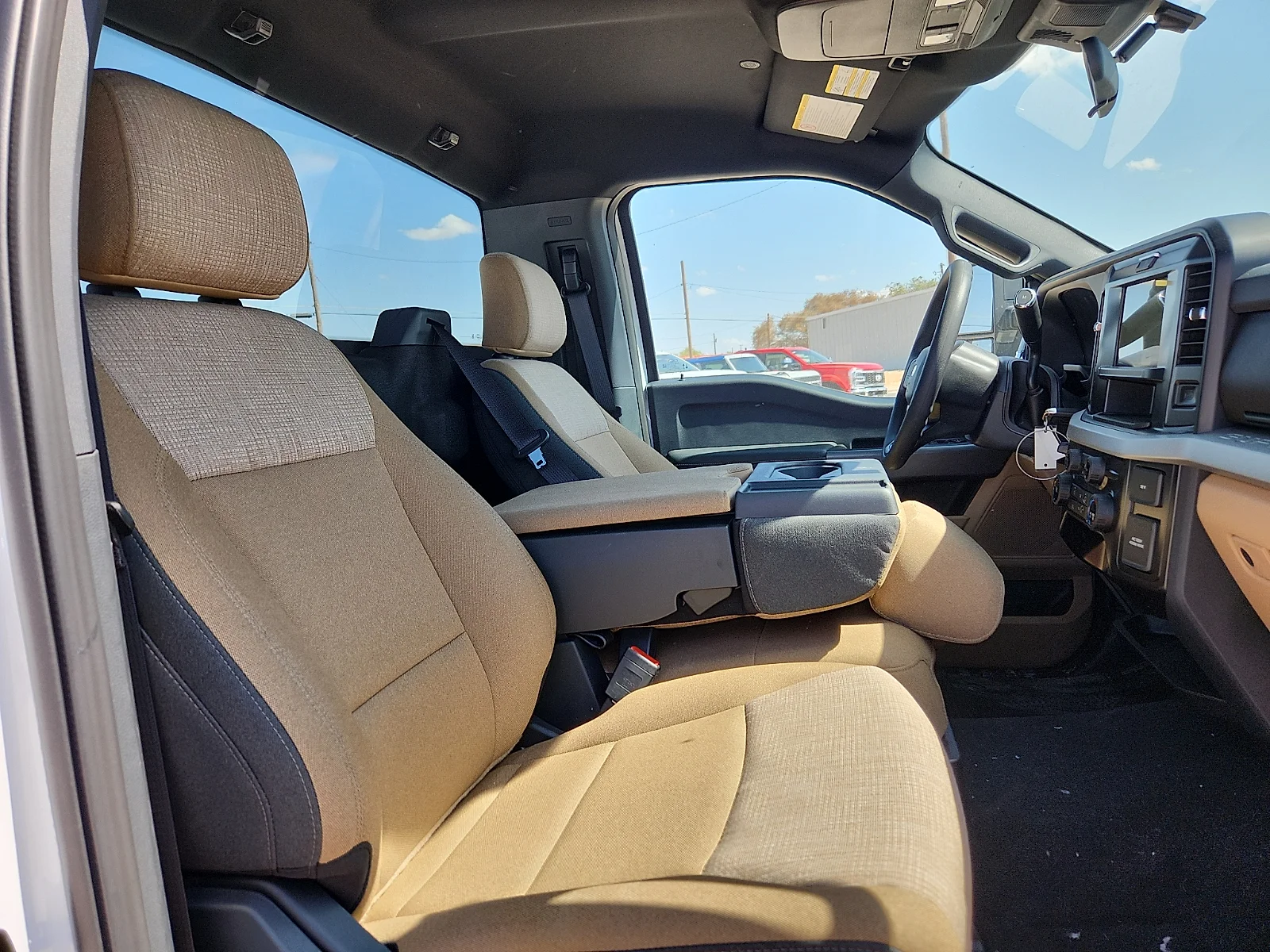 New 2027 Oxford White Ford XLT image 19